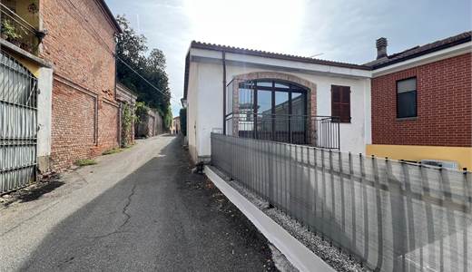 MONTEGROSSO D’ASTI – CASA DI PAESE NEL CUORE DEL CENTRO STORICO